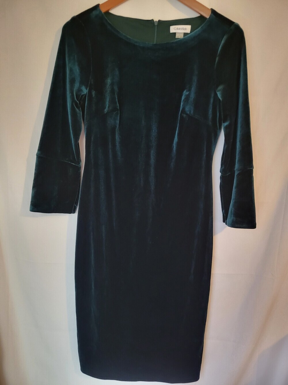 Calvin Klein Women's Size 6 Emerald Green Velvet Sheath Dress 3/4 Bell Sleeve‎